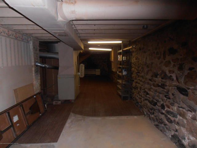 113 N Main St, Perry, MI 48872